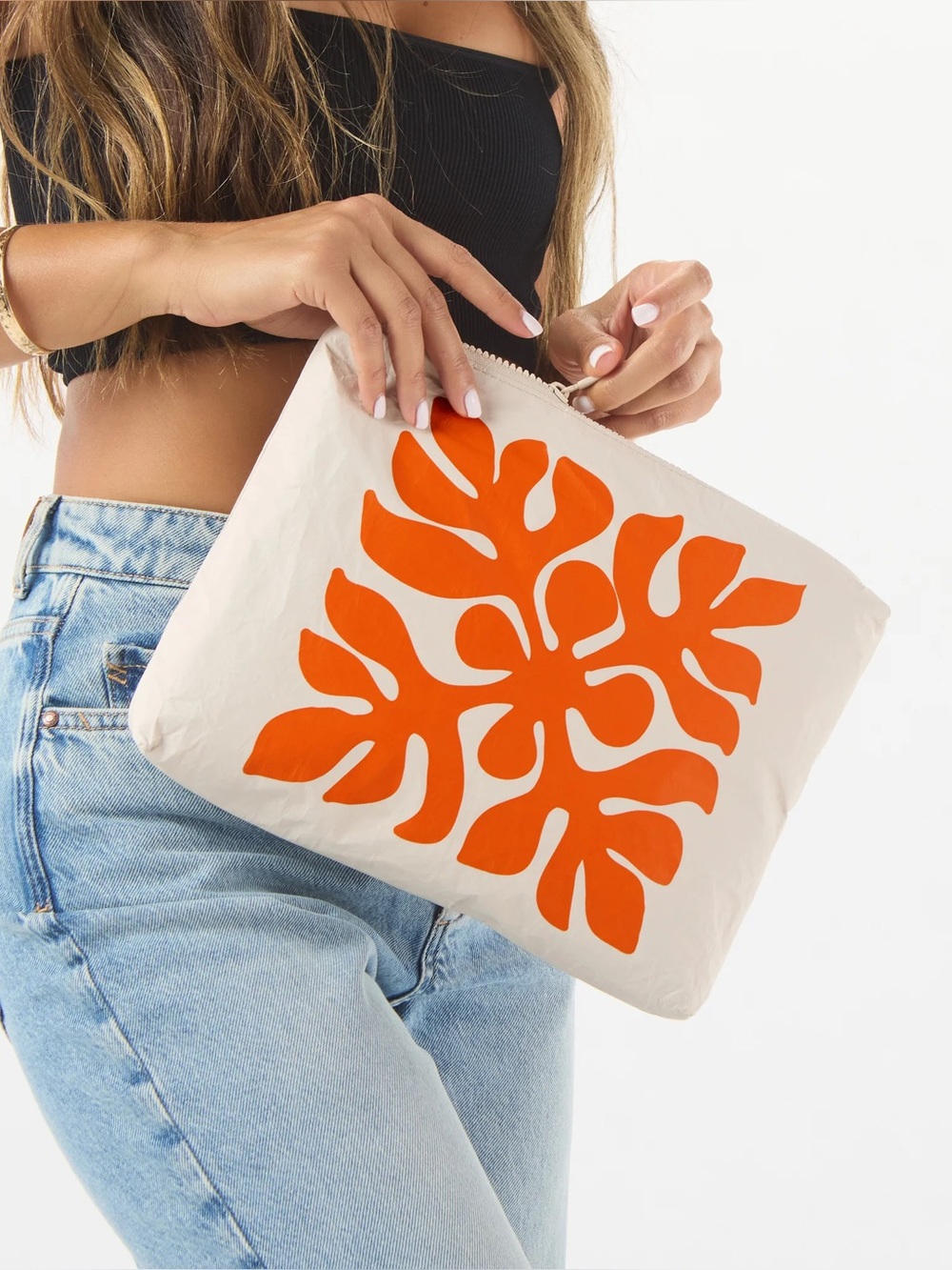 NWT ALOHA COLLECTION MID POUCH APPLIQUÉ IN ZEST ON SANDSTONE